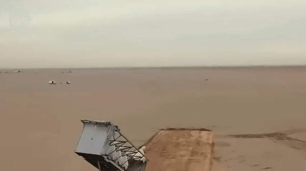 Quân đội Nga sử dụng UAV tự sát Geran-2 để phá hủy các loại vũ khí hạng nặng như xe bọc thép, pháo tự hành. Ở phía đông bắc của khu vực Kharkov, do các đơn vị của Lữ đoàn bộ binh cơ giới 92 của Quân đội Ukraine phòng thủ, những chiếc UAV Geran-2 đã phá hủy pháo tự hành; và ở Ochakov (vùng Nikolaev), Geran-2 đã phá hủy tàu kéo tại cảng. Các sĩ quan NATO coi Shahed-136 của Iran là mối đe dọa nghiêm trọng đối với quân đội Ukraine. Đại úy Lục quân Mỹ Cam McMillan, người từng tham chiến tại Iraq, coi UAV của Iran là một trong những loại vũ khí nguy hiểm nhất; ông đã viết điều này trong một chuyên mục cho tờ 19 Forty Five. McMillan viết rằng, trong thời gian tham chiến ở Iraq, nhiều đồng đội của ông cũng đánh giá thấp mối đe dọa từ số UAV của Iran. Tuy nhiên, họ đã sớm nhận ra mức độ “dễ bị tổn thương” của hệ thống phòng không Mỹ trước UAV Iran, để có biện pháp đối phó. UAV của Iran đã thường xuyên tấn công các lực lượng Mỹ và liên quân ở Trung Đông; những chiếc UAV này đã nhiều lần xuyên thủng lưới lửa phòng không dày đặc của Mỹ và phá hủy các mục tiêu tại các căn cứ của Mỹ. Còn tại chiến trường Ukraine, những vũ khí này còn gây ra mối đe dọa lớn hơn những mối đe dọa, mà lực lượng Mỹ và các đồng minh của họ ở Trung Đông phải đối mặt, McMillan nói.