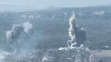 Kênh quân sự Military Summary trên mạng xã hội Telegram đưa tin, tuyến phòng thủ của Ukraine ở phía tây Avdiivka đang sụp đổ theo dây chuyền do thiếu quân số và vũ khí. Trong khi hỏa lực pháo binh và không quân của Nga áp đảo hoàn toàn.