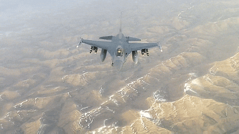 Trước đó, F-16 được Kiev coi là nhân tố có khả năng thay đổi cục diện cho sức mạnh không quân của Ukraine, với kế hoạch chuyển giao tới 20 máy bay này để hỗ trợ các hoạt động phản công. Tuy nhiên cho đến nay, số F-16 này chủ yếu được sử dụng cho mục đích phòng không, bao gồm cả việc đánh chặn tên lửa của Nga.