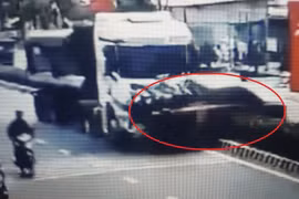 TPHCM: Tai nạn giữa xe ben và bán tải trên đường ĐT.744, tài xế bị thương