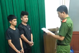 Vĩnh Long: Khởi tố hai đối tượng trong vụ xô xát tại quán karaoke