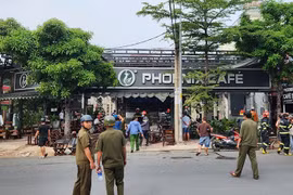 Cháy quán cà phê ở Bình Tân, khách hoảng hốt tháo chạy