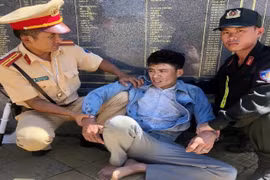 Phát hiện nghi phạm tàng trữ ma túy khi kiểm tra vi phạm giao thông