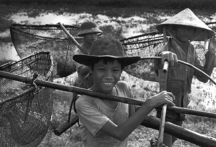 Hình ảnh không thể quên về trẻ em Việt năm 1993 (2)