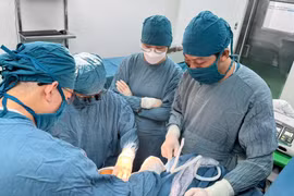 Khánh Hòa: Cứu sống bé sơ sinh 15 ngày tuổi bị tắc ruột bẩm sinh