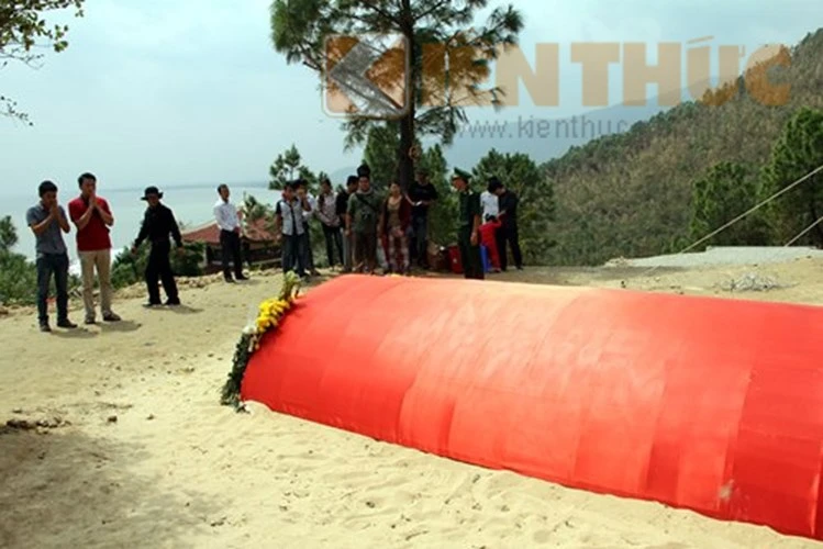 Khung cảnh quanh mộ Đại tướng