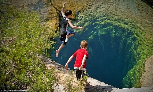 "Dụi đỏ mắt" soi ảnh thiên nhiên hoang dã “ảo” như Photoshop