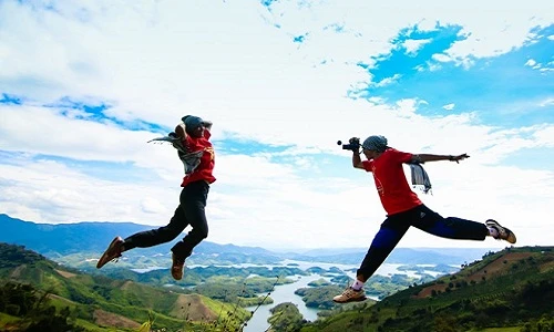 Ngắm dân phượt trẻ tạo dáng chụp ảnh bay siêu dị