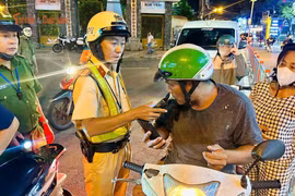 Tuần tra suốt đêm, CSGT xử hàng loạt vi phạm nồng độ cồn