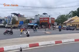 Xót xa hai chị em đi khám bệnh về thì gặp nạn tử vong dưới bánh xe tải