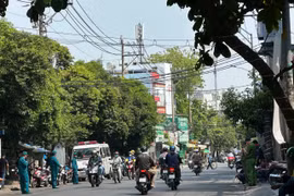  Điều tra nguyên nhân người đàn ông gục chết trên vỉa hè ở TP HCM