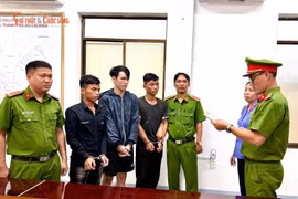 Bắt khẩn cấp 3 đối tượng đánh người ngã nhào trước ô tô