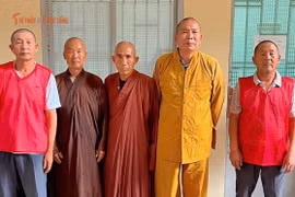 Lai lịch bất ngờ nhóm “giả sư” làm tiền du khách ở Bến Thành