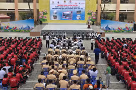Học sinh TP HCM nhận kỹ năng lái xe an toàn qua chương trình đặc biệt