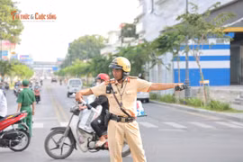 Tình hình lưu thông giờ cao điểm trên đường "đảo chiều" đầu tiên ở TP HCM