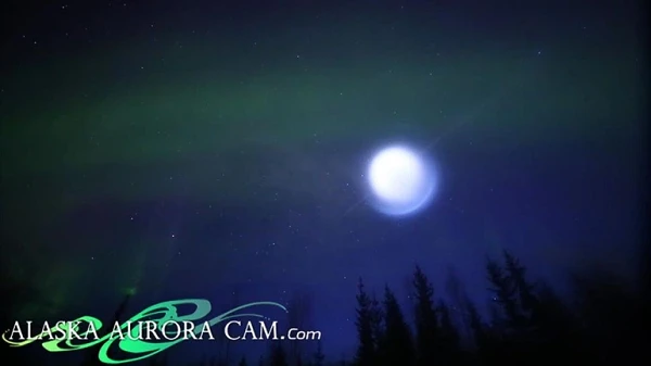 Thực hư quả cầu xanh lam nghi UFO “oanh tạc” bầu trời Alaska