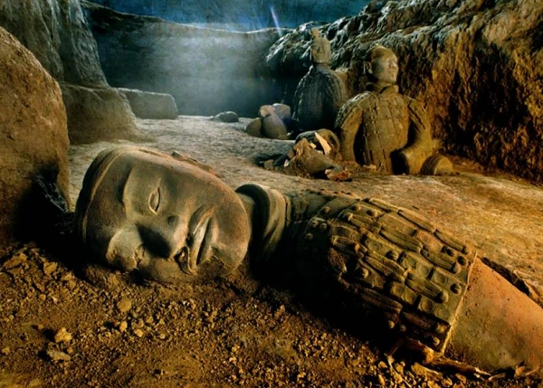 Vì sao đội quân đất nung trong mộ Tần Thủy Hoàng không đội nón sắt?