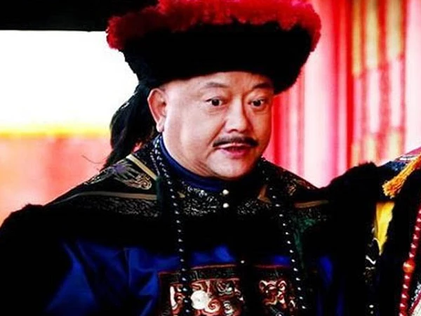 Lộng hành trong triều, Hoà Thân vẫn phải thất kinh vì một chữ gì? 