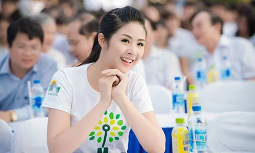 Hoa hậu Ngọc Hân giản dị vẫn đẹp rạng ngời
