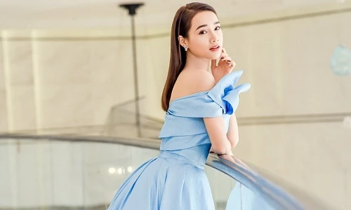 Nhã Phương khoe eo thon, dáng nuột hậu thừa nhận đã sinh con