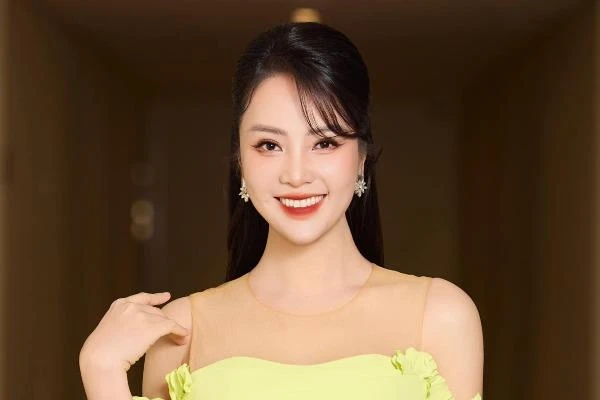 Á hậu Thuỵ Vân khoe vẻ đẹp tự nhiên sau 16 năm 