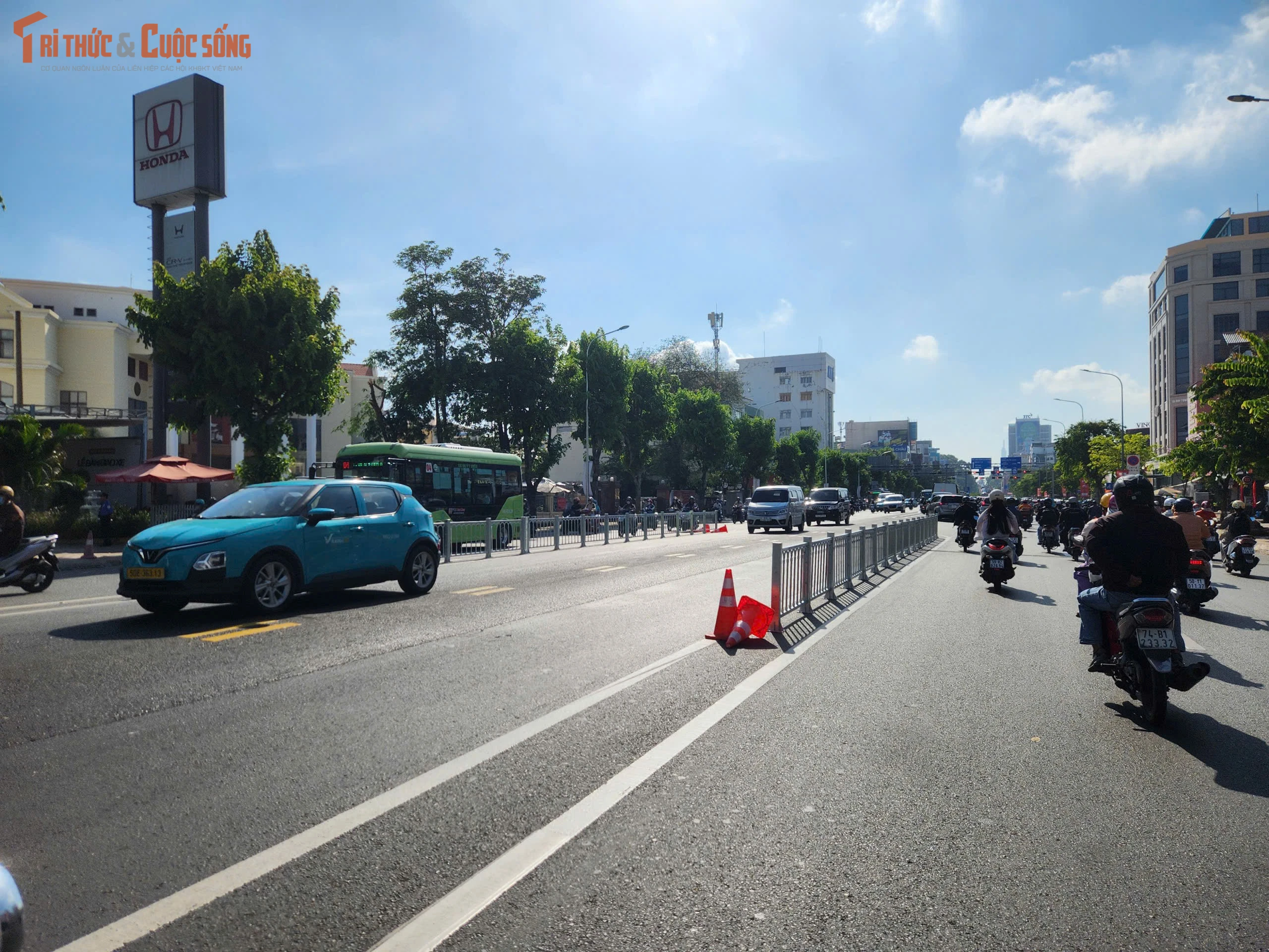 Tuyến đường "khổ vì kẹt xe" thay đổi bất ngờ vì...dải phân cách