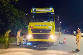 Công an TP Huế tăng cường xử lý phương tiện vận tải vi phạm dịp cuối năm