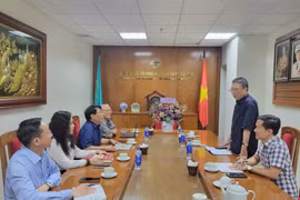 Lãnh đạo VUSTA làm việc với Viện Chính trị, Hành chính và Chính sách công 
