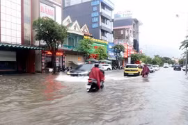 Nghệ An đến Bắc Quảng Trị mưa lớn, cảnh báo dông mạnh trên biển