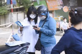 Phụ huynh áp lực hơn con trong cuộc đua lớp 10?