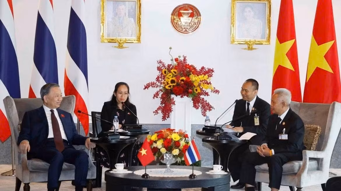 Cũng trong ngày 28/5, Tổng Bí thư, Chủ tịch nước Tô Lâm hội kiến Chủ tịch Quốc hội kiêm Chủ tịch Hạ viện Thái Lan Sophon Saram. Hai nhà lãnh đạo vui mừng sau 50 năm thiết lập quan hệ ngoại giao, quan hệ Việt Nam - Thái Lan không ngừng phát triển mạnh mẽ và thực chất trên mọi lĩnh vực; nhấn mạnh việc nâng cấp quan hệ lên Đối tác Chiến lược toàn diện năm 2025 phản ánh mức độ tin cậy chính trị cao và quyết tâm của lãnh đạo hai nước trong việc đưa hợp tác song phương bước sang giai đoạn phát triển mới.