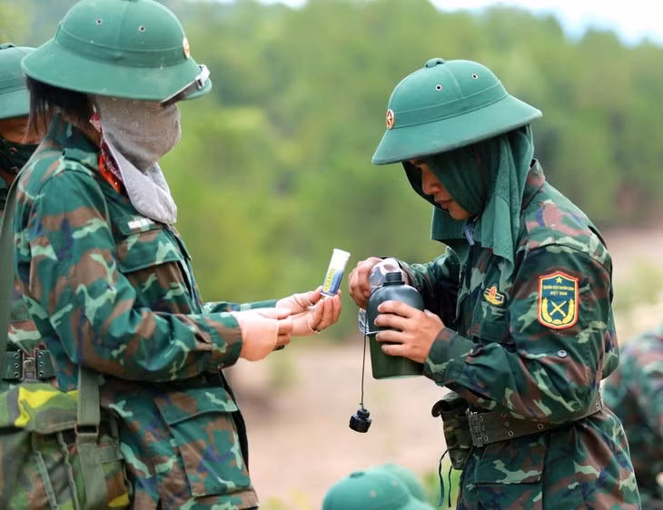 Trong quá trình chữa cháy, các lực lượng phải tuyệt đối bảo đảm an toàn tính mạng, sức khỏe cho nhân dân và những người trực tiếp làm nhiệm vụ.
