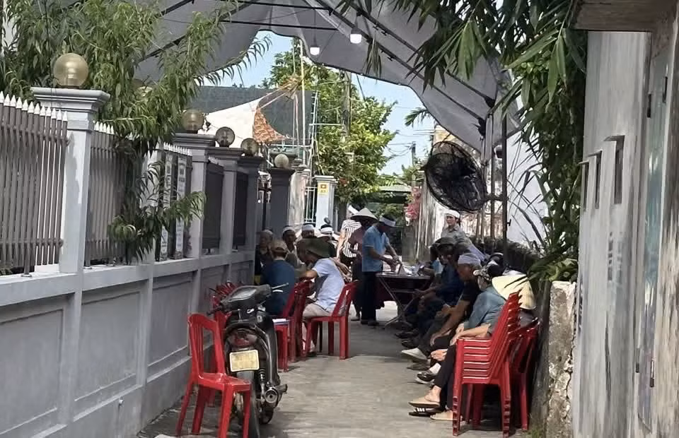 Gia đình đang tổ chức tang lễ cho nạn nhân. Ảnh: T.A.