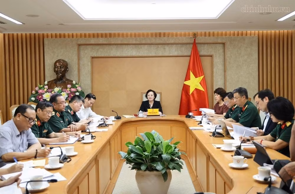 Phó Thủ tướng nhấn mạnh tinh thần "không để chậm thêm ngày nào”, tập trung xử lý ngay những nhiệm vụ cấp bách, làm đến đâu chắc đến đó. (Ảnh: Chinhphu.vn/Thu Giang)