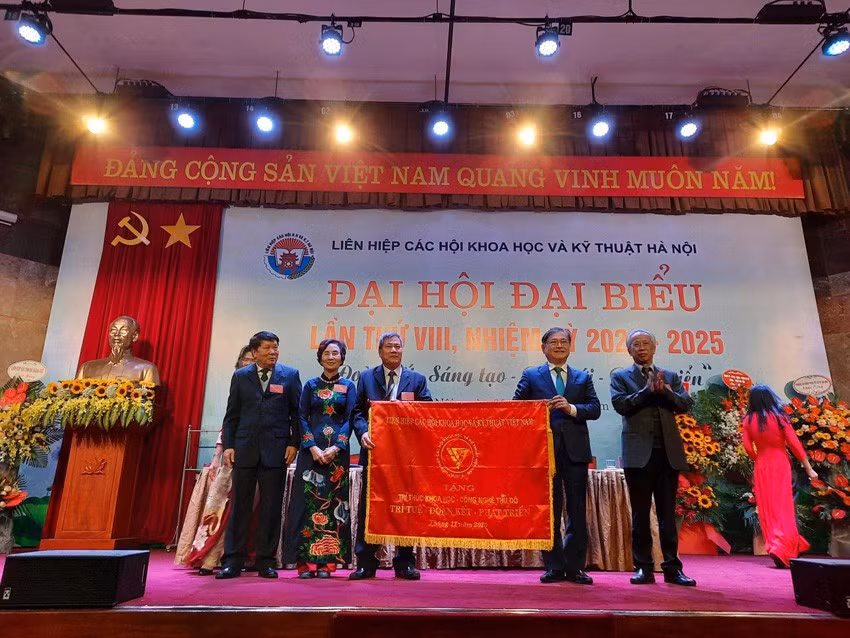 dai-hoi-khoa-8-lhh-vn.jpg