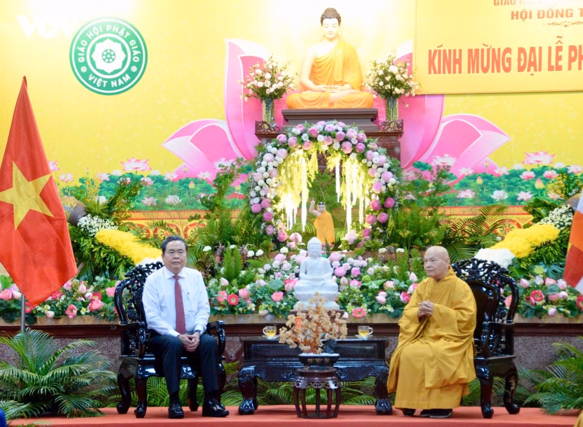 Chủ tịch Quốc hội Trần Thanh Mẫn và Trưởng lão Hòa thượng Thích Thiện Nhơn