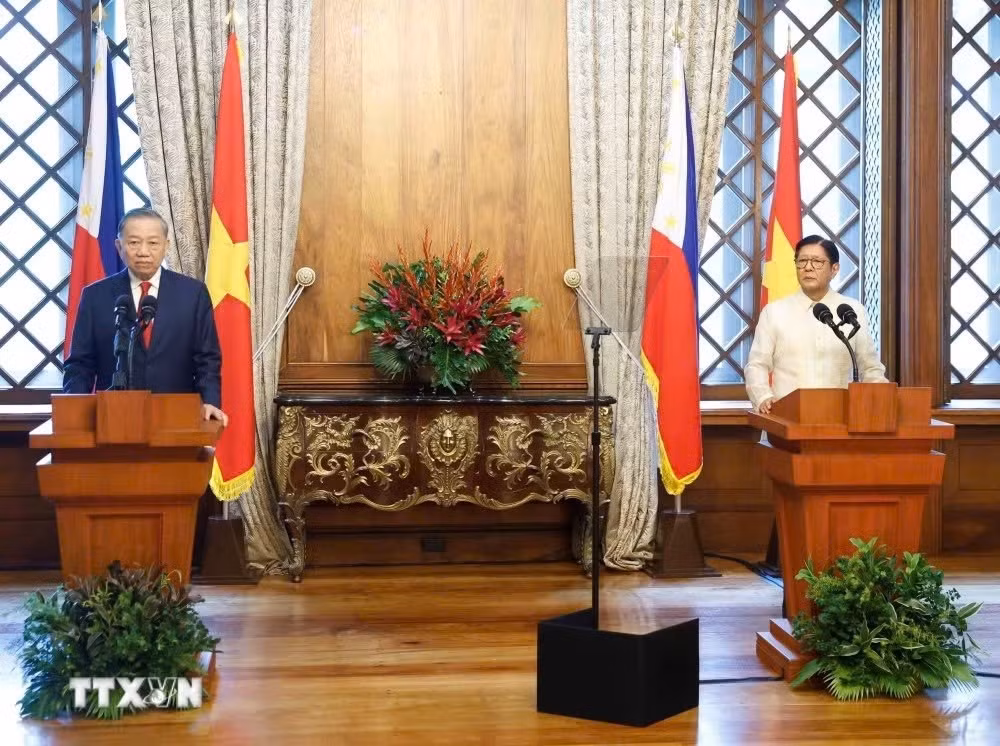 Tổng Bí thư, Chủ tịch nước Tô Lâm và Tổng thống Philippines Ferdinand Romualdez Marcos Jr. (Ảnh: Thống Nhất/TTXVN)