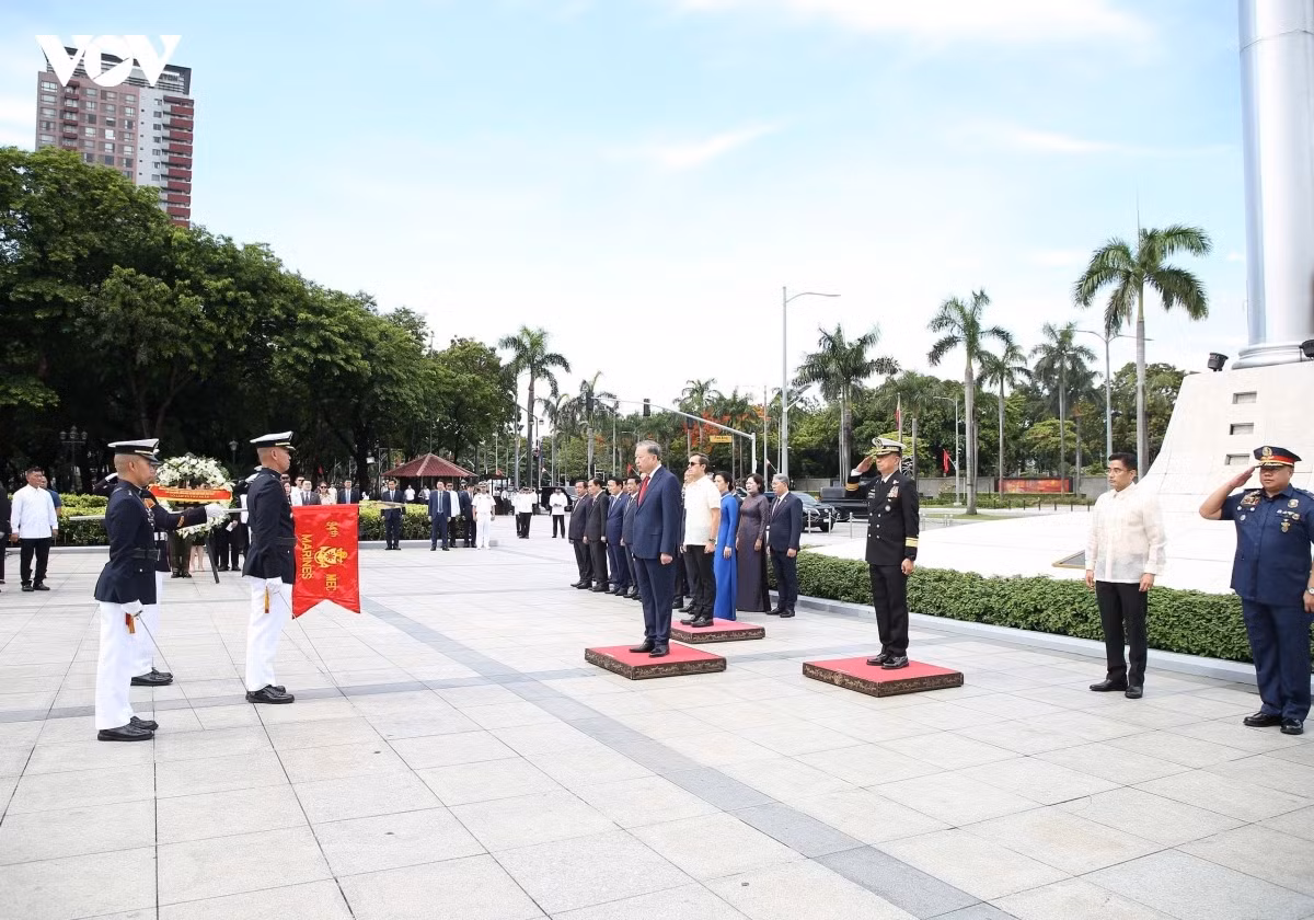 Tổng Bí thư, Chủ tịch nước Tô Lâm tại Đài tưởng niệm anh hùng dân tộc Jose Rizal