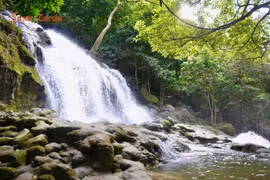 Khám phá "Hạ Long trên núi" Đồng Lâm: Bản giao hưởng thảo nguyên hùng vĩ