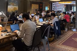 Các quán cà phê 'working space' Hà Nội đông nghịt sĩ tử ôn thi