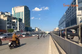 Điểm mặt những 'sa mạc lòng đường' tại Hà Nội