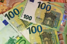 Đồng euro yếu nhất nhóm G10 vì bất ổn chính trị ở Pháp và giá năng lượng
