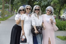Hội 'chị đẹp tóc bạc' viral mạng xã hội nhờ thần thái 'cực slay'