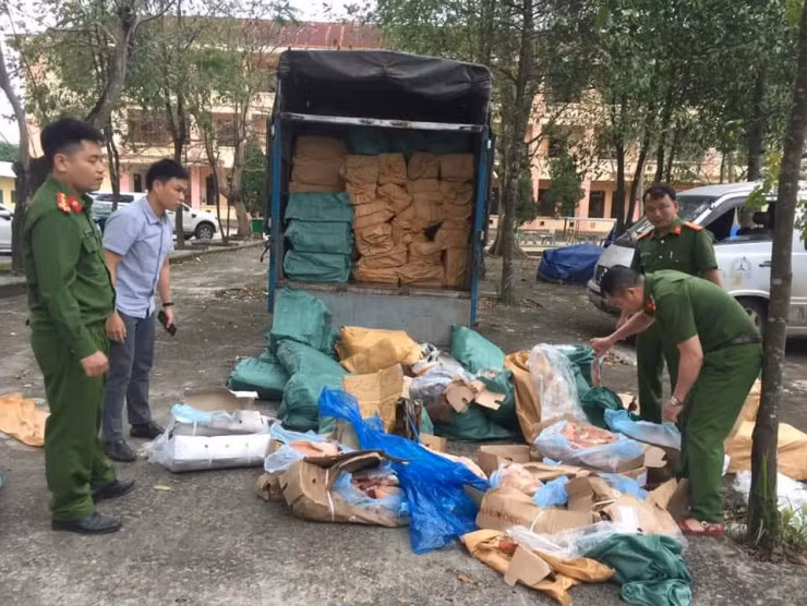 Vận chuyển gần 6 tấn nội tạng động vật để lấy 3 triệu tiền công ảnh 1