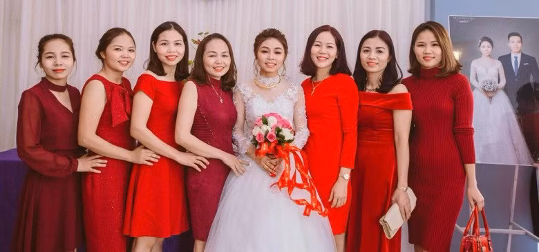 Gia đình ở Nghệ An có 8 cô con gái đều học ngành Y Dược: Một mình mẹ gồng gánh nuôi con, giờ được báo hiếu ảnh 3 Gia đình ở Nghệ An có 8 cô con gái đều học ngành Y Dược: Một mình mẹ gồng gánh nuôi con, giờ được báo hiếu ảnh 3