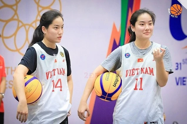 Chị em sinh đôi chuẩn hot girl trong tuyển bóng rổ Việt Nam dự SEA Games 33