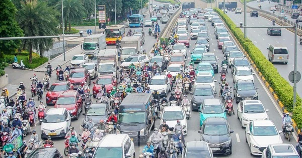 Đường 10 làn xe nhưng thường xuyên ùn tắc ở Hà Nội