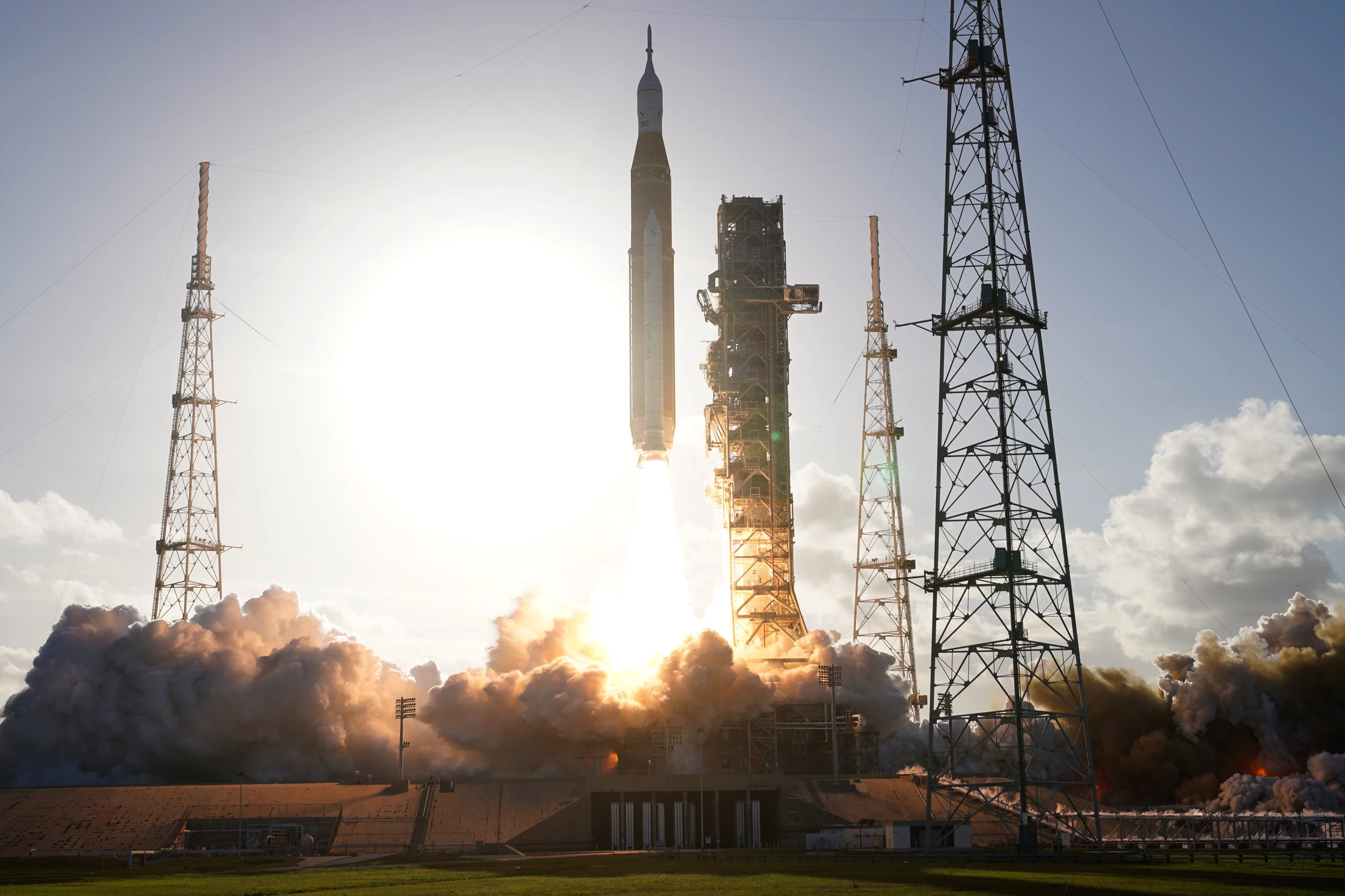 [VIDEO] NASA thành công phóng tàu Artemis 2 đưa người tới Mặt Trăng sau 54 năm