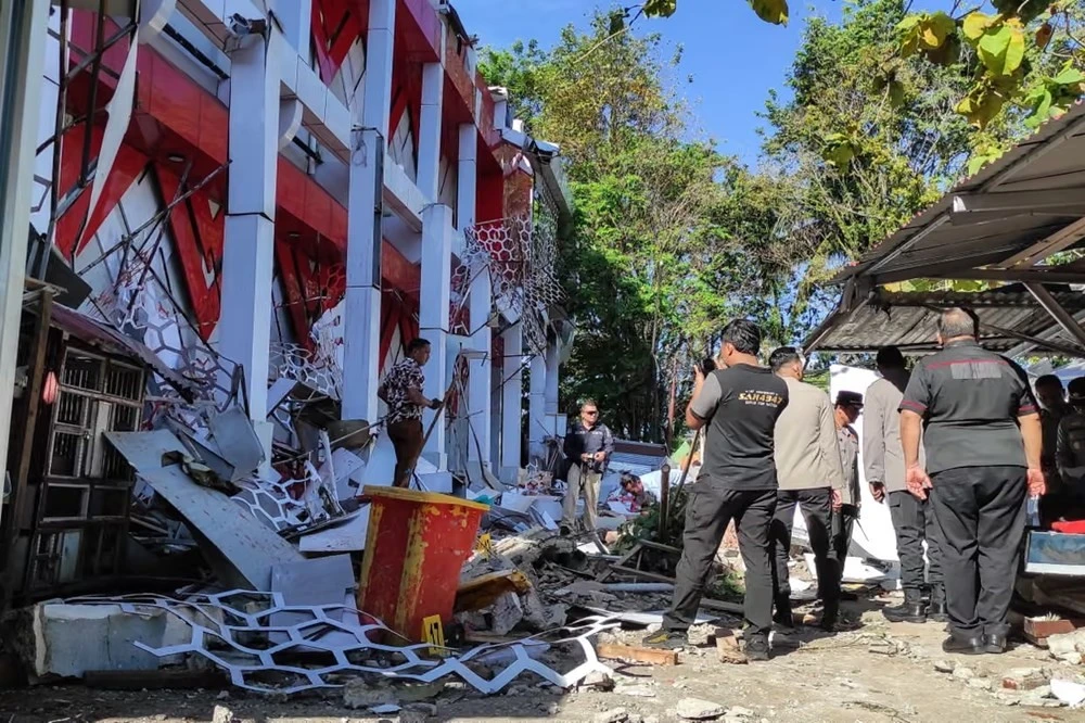 [VIDEO] Động đất 7,4 độ Richter tại Indonesia, cảnh báo sóng thần nguy hiểm