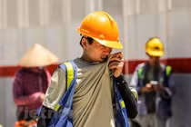 Cách phòng tránh sốc nhiệt khi làm việc dưới trời nắng nóng